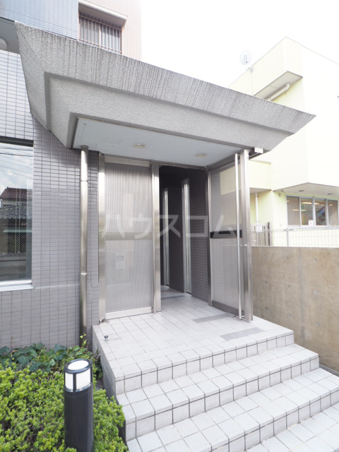 24/30 エントランス