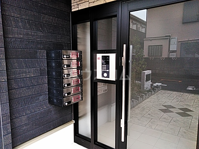 28/30 エントランス