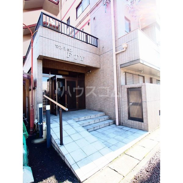 26/30 エントランス