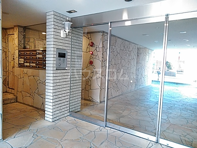 28/30 エントランス