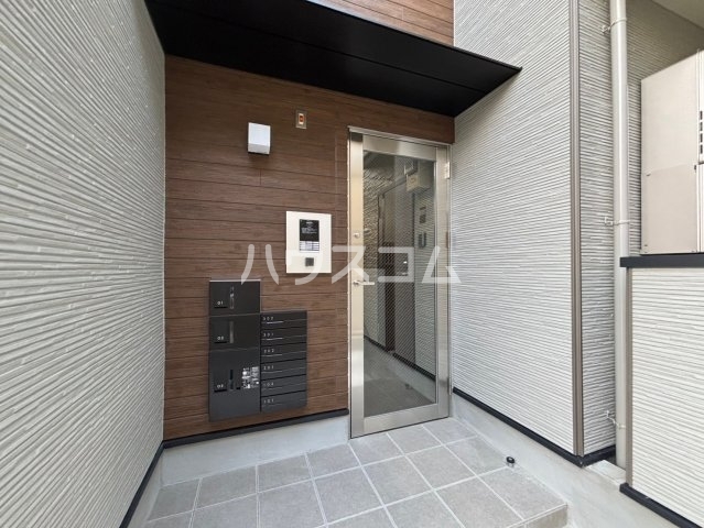 27/30 エントランス