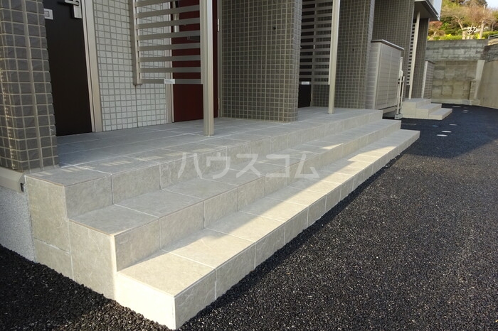 28/30 エントランス