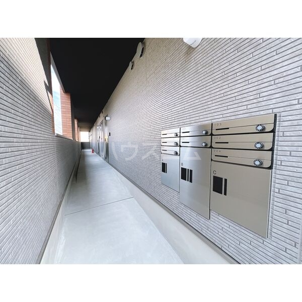 19/30 エントランス