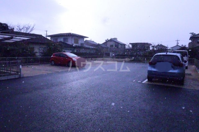 27/30 駐車場