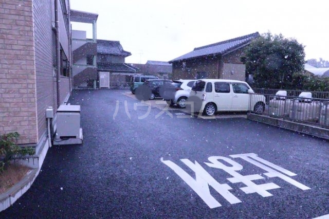 28/30 駐車場
