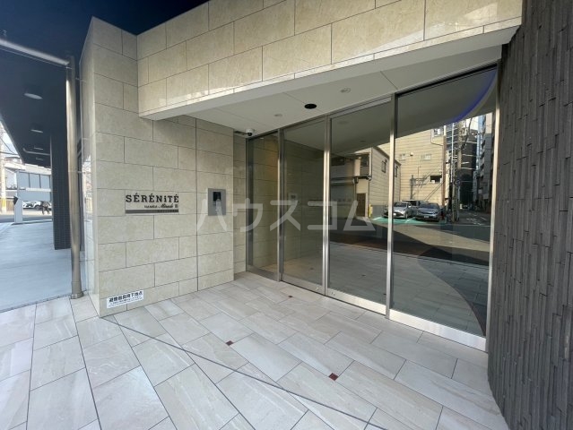 27/30 エントランス