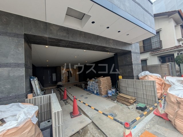 27/30 エントランス