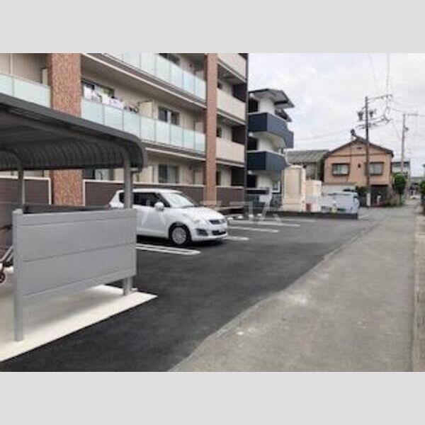 23/30 駐車場