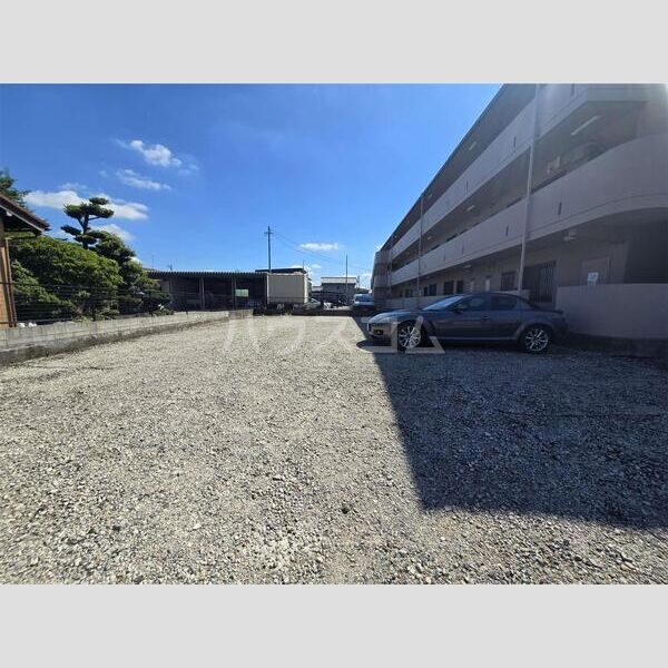 17/27 駐車場