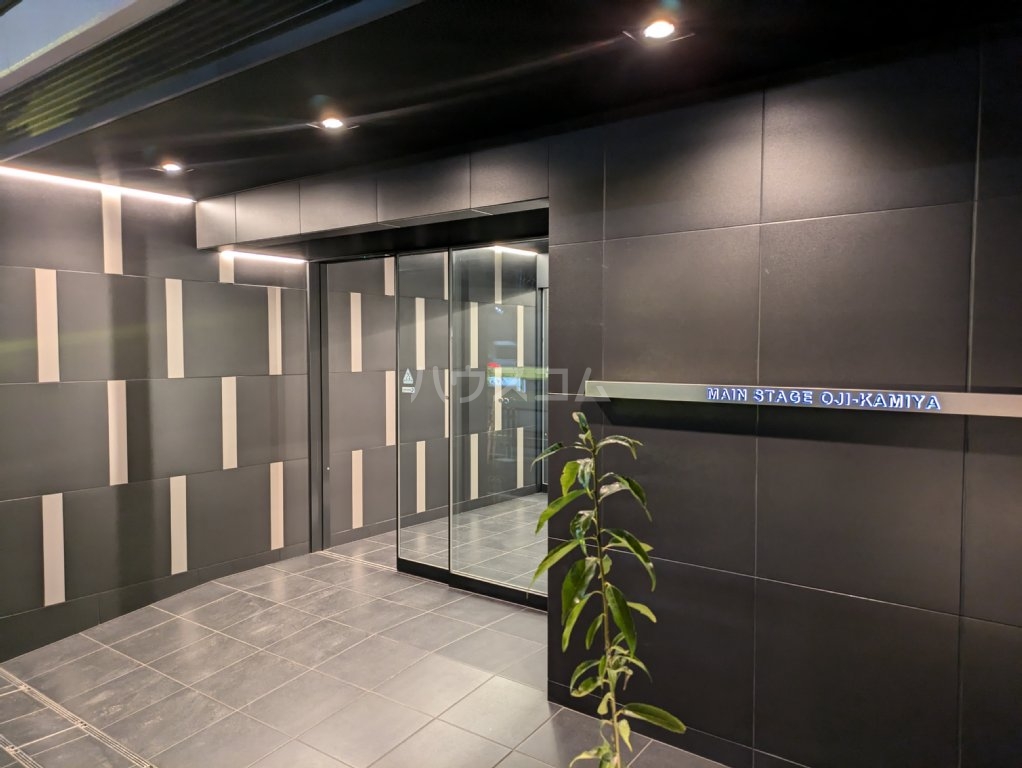 28/30 エントランス