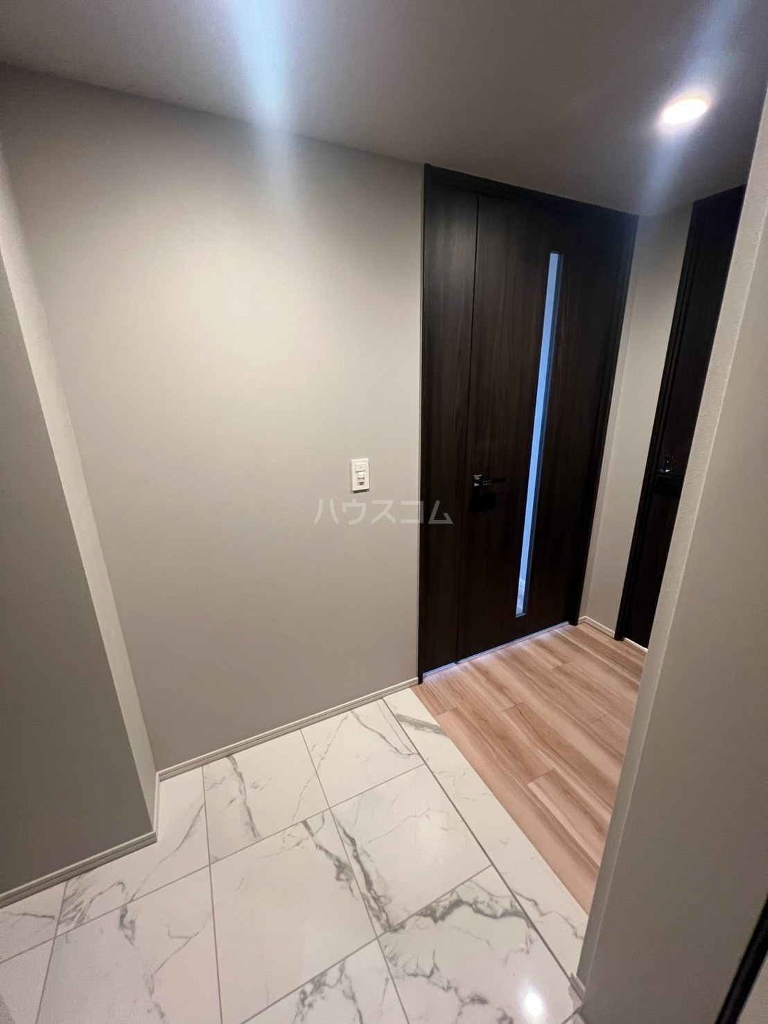16/30 玄関