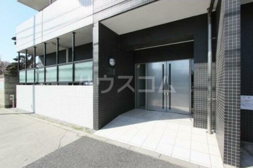 18/25 エントランス