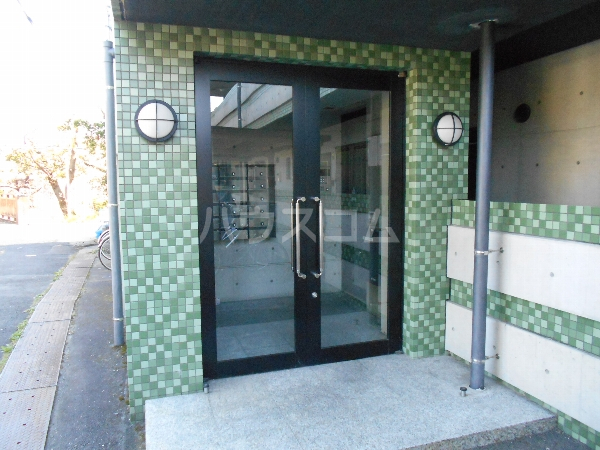 26/30 エントランス