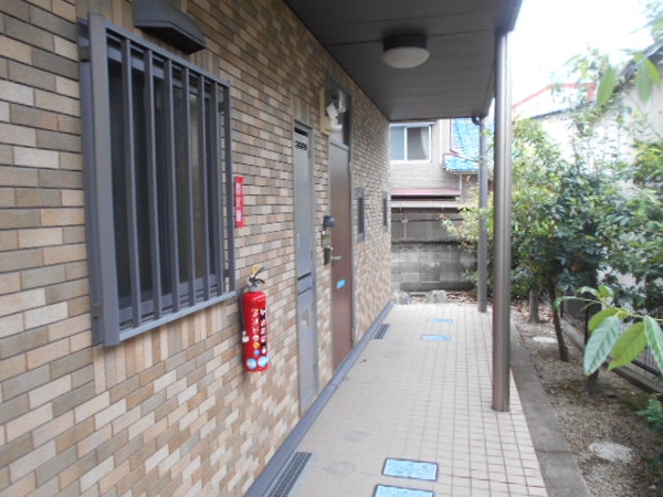 27/30 エントランス