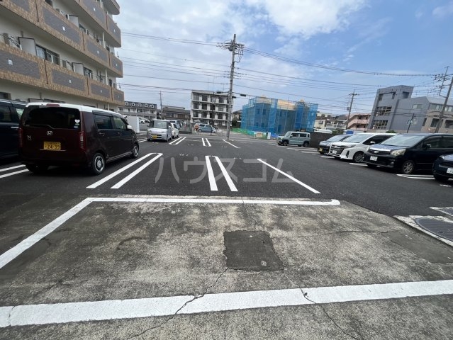 28/30 駐車場