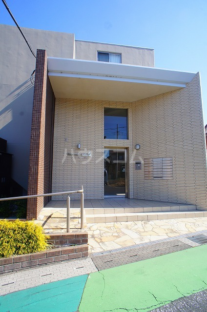 15/23 エントランス