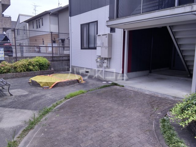 21/30 エントランス