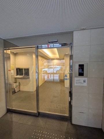 26/30 エントランス