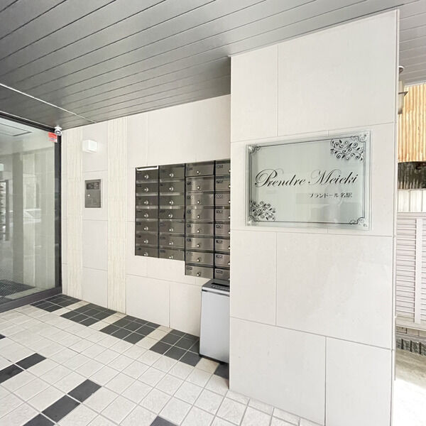 16/26 エントランス