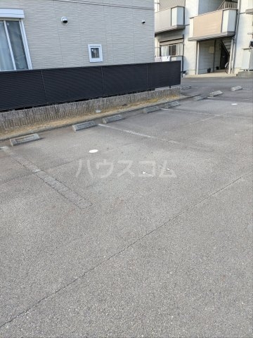 2/3 駐車場