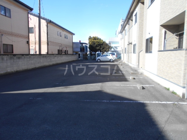 18/28 駐車場