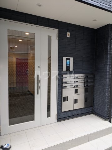 21/30 エントランス