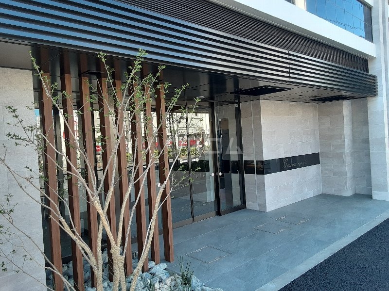 20/30 エントランス