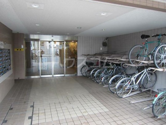 19/25 エントランス