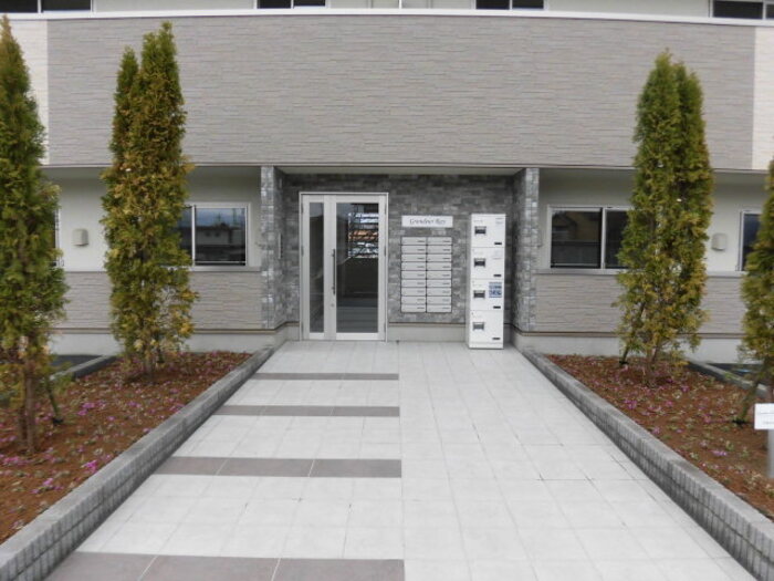 16/23 エントランス