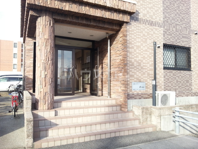 24/30 エントランス