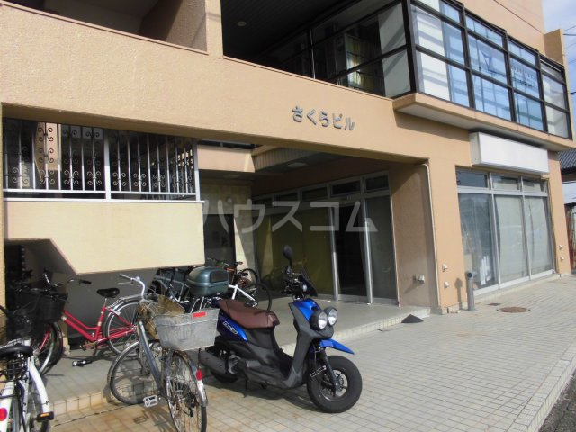 23/30 エントランス