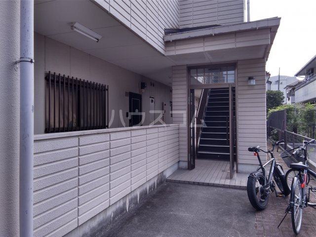 23/30 エントランス