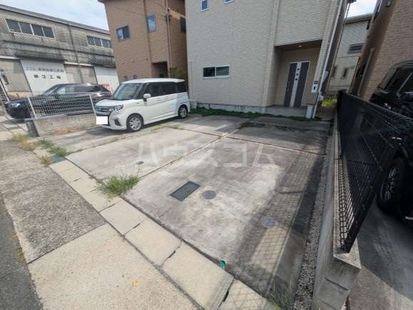 24/27 駐車場