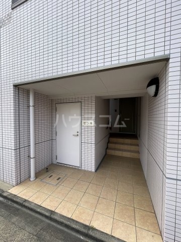 24/30 エントランス