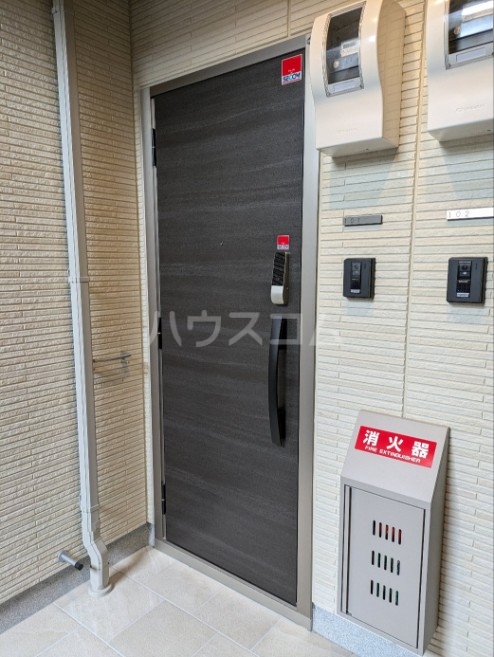 20/21 エントランス