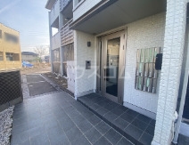 22/25 エントランス