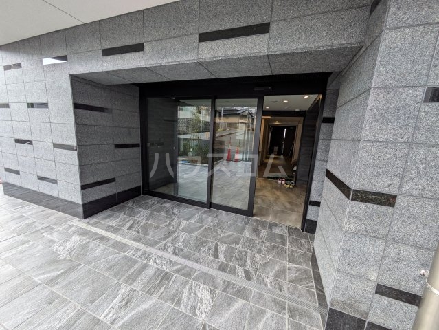 26/30 エントランス