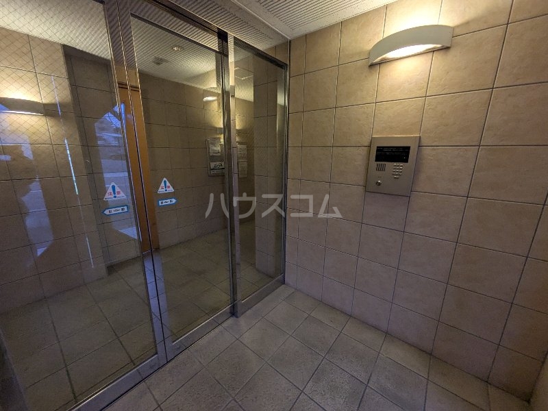 20/27 エントランス