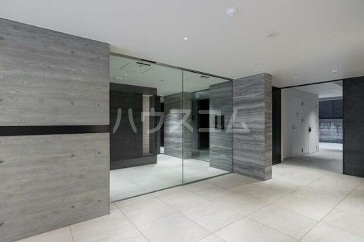 21/30 エントランス