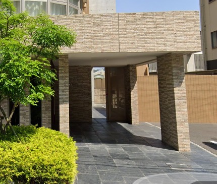 22/30 エントランス