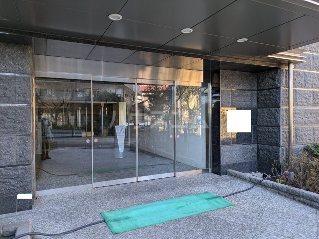 27/30 エントランス