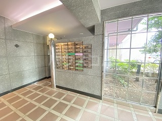 22/30 エントランス