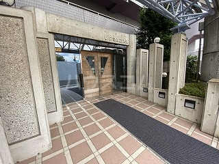 23/30 エントランス