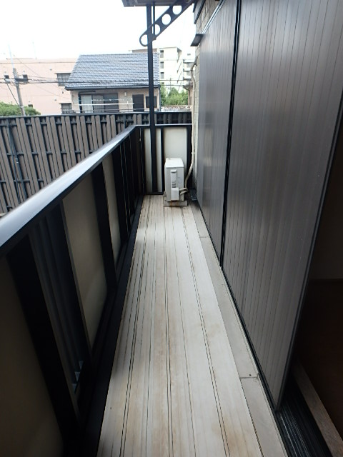 18/28 バルコニー