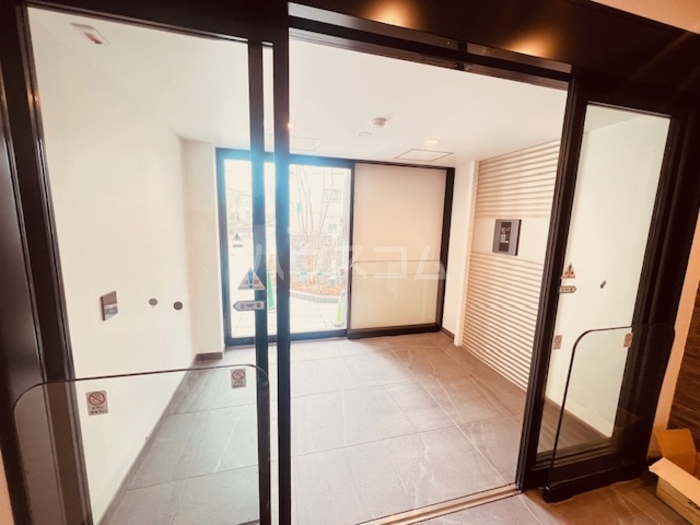 26/30 エントランス