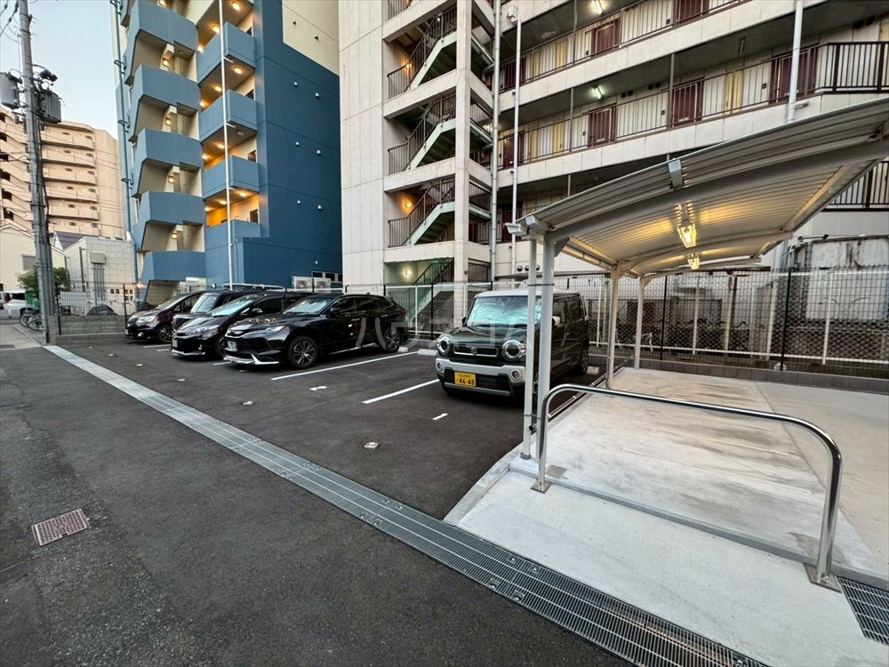 28/30 駐車場
