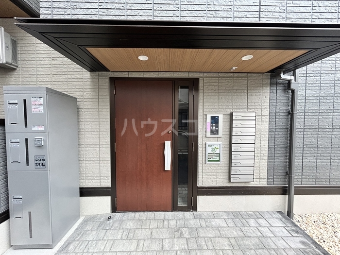 23/23 エントランス