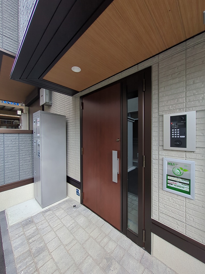 18/19 エントランス