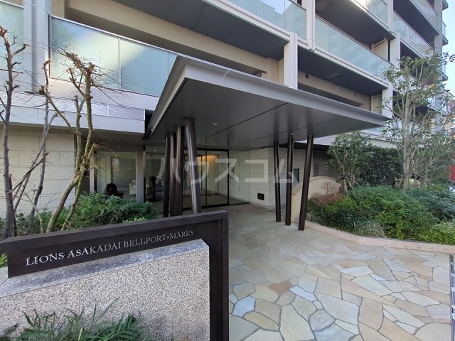 26/30 エントランス