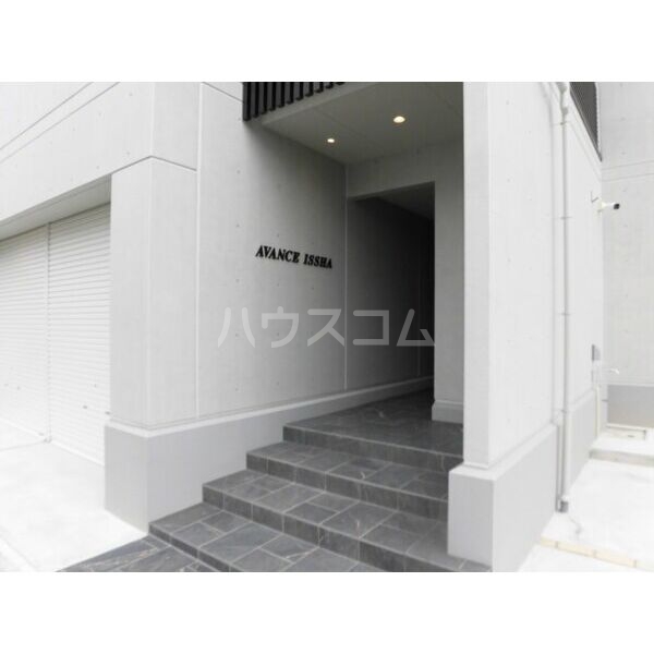 23/30 エントランス